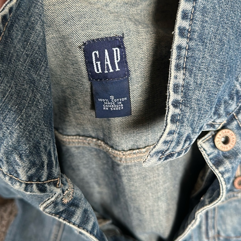 Gap Size Small Denim Jacket - image 1